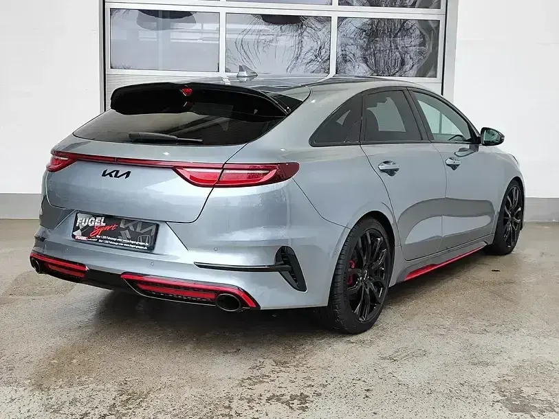 Gebraucht Kia ProCeed Comfort 204 PS (150 kW) 2022 (css) lunarsilber met. Kombi