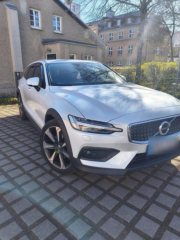 Occasion Volvo V60 CC 197 ch (144 kW) 2021 Blanc Break