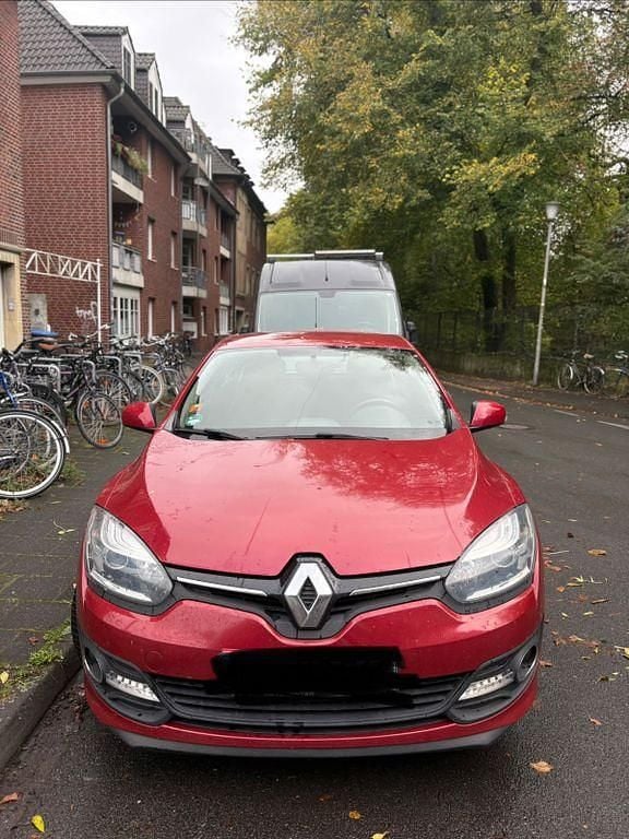 Rot Gebraucht 2014 Renault Mégane III Limousine | 4.995 € (Guter Preis) - Bild 1/4
