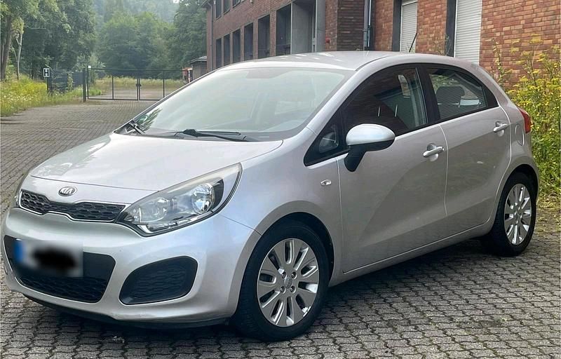 Gebraucht Kia Rio 86 PS (63 kW) 2013 Silber Kleinwagen