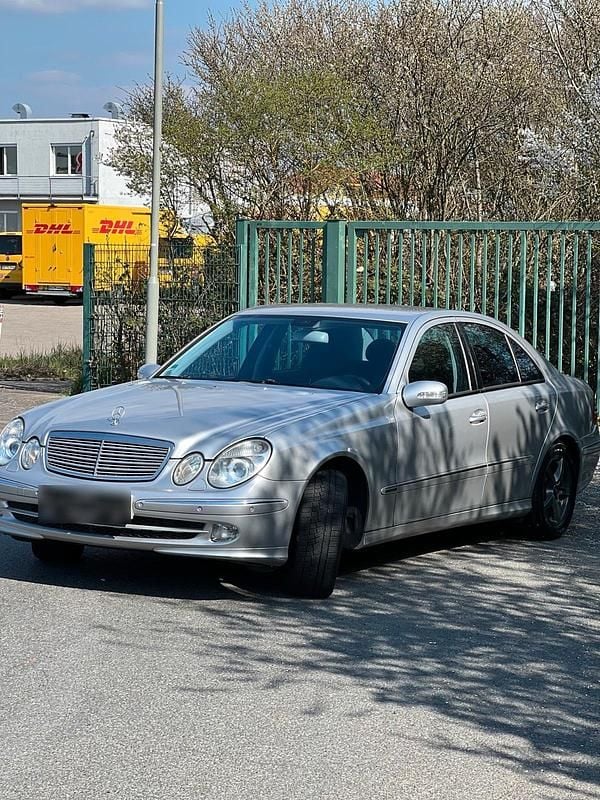 Gebraucht Mercedes E270 177 PS (130 kW) 2002 Silber Limousine