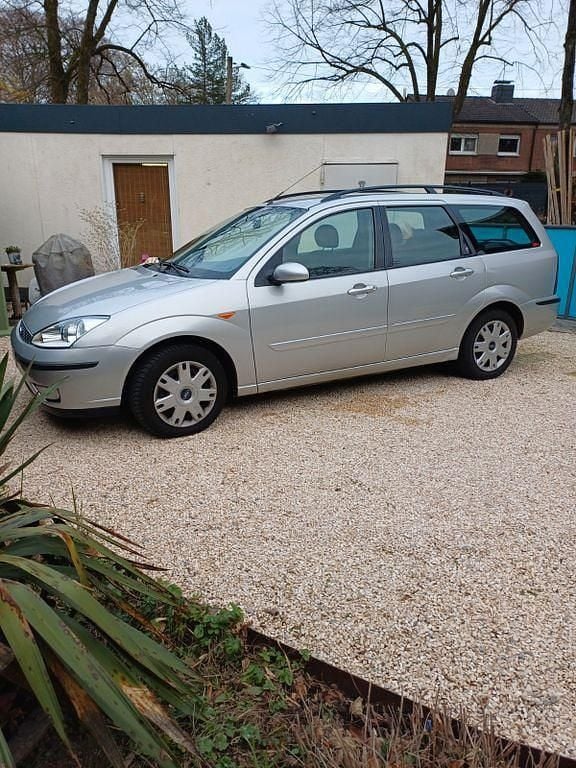 Gebraucht Ford Focus Ghia 131 PS (96 kW) 2002 Silber Kombi