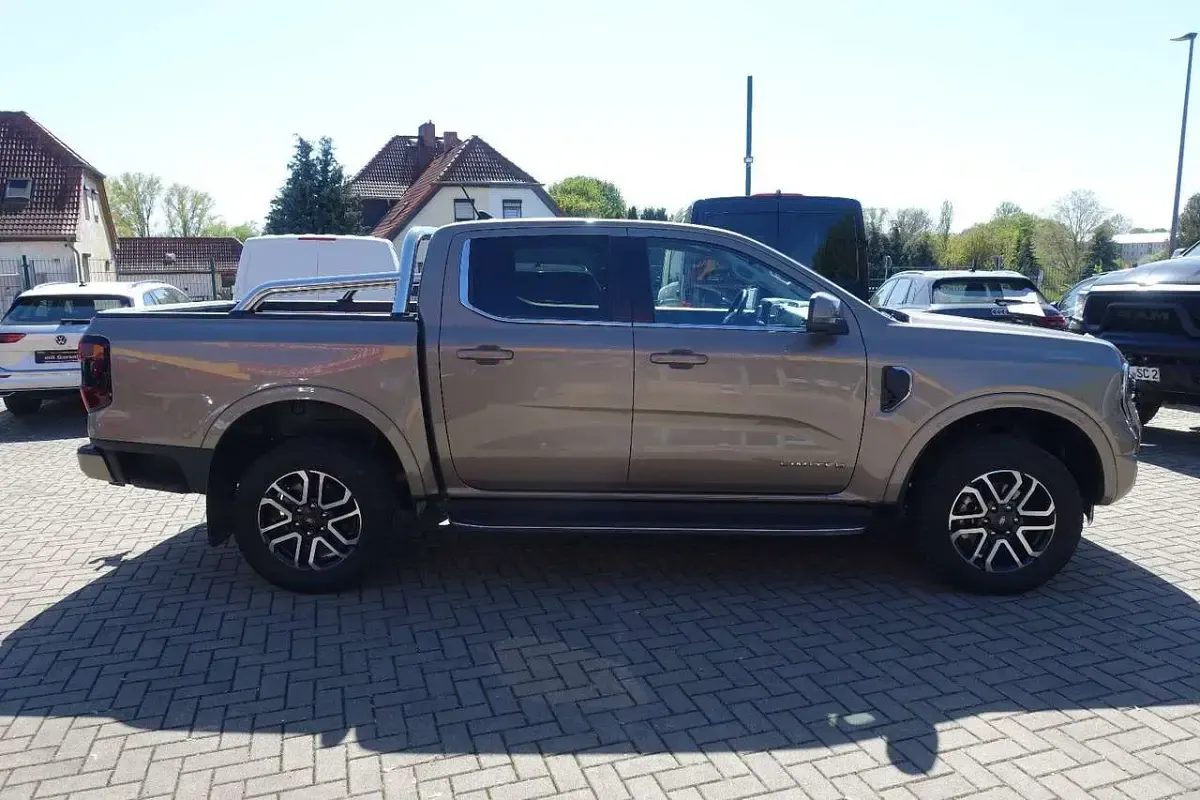 Gebraucht Ford Ranger Limited 170 PS (125 kW) 2023 Pyritsilber metallic Pickup