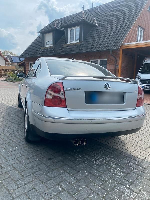 Usata VW Passat 115 CV (84 kW) 2003 Argento Berlina