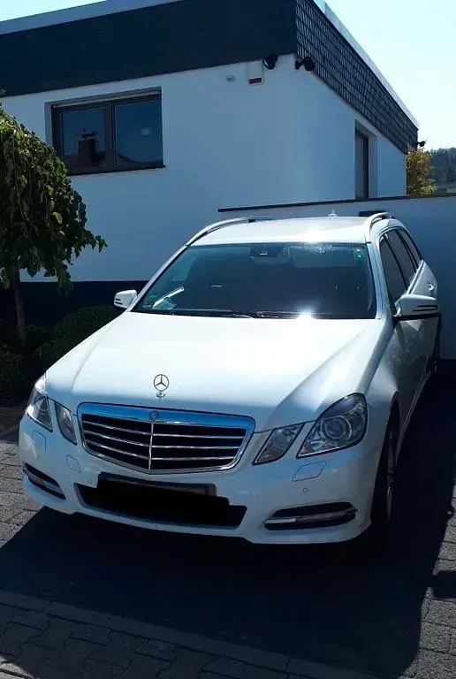 Gebraucht Mercedes E200 Avantgarde 136 PS (100 kW) 2012 Weiß Limousine