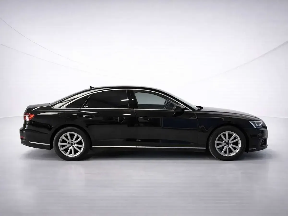 Gebraucht Audi A8 Ambiente 286 PS (210 kW) 2023 Schwarz Limousine