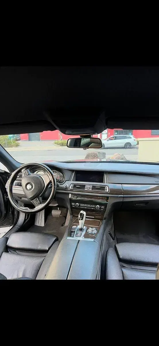 Gebraucht BMW 730 Sport Line 258 PS (189 kW) 2013 Schwarz Limousine