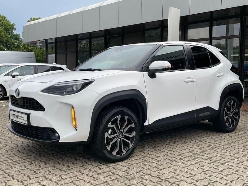 Weiß Gebraucht 2022 Toyota Yaris Cross Team SUV | 24.990 € (Fairer Preis) - Bild 1/4