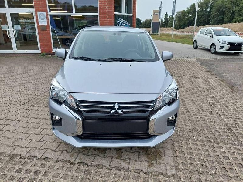 Gebraucht Mitsubishi Space Star Basis 71 PS (52 kW) 2024 Silber Limousine