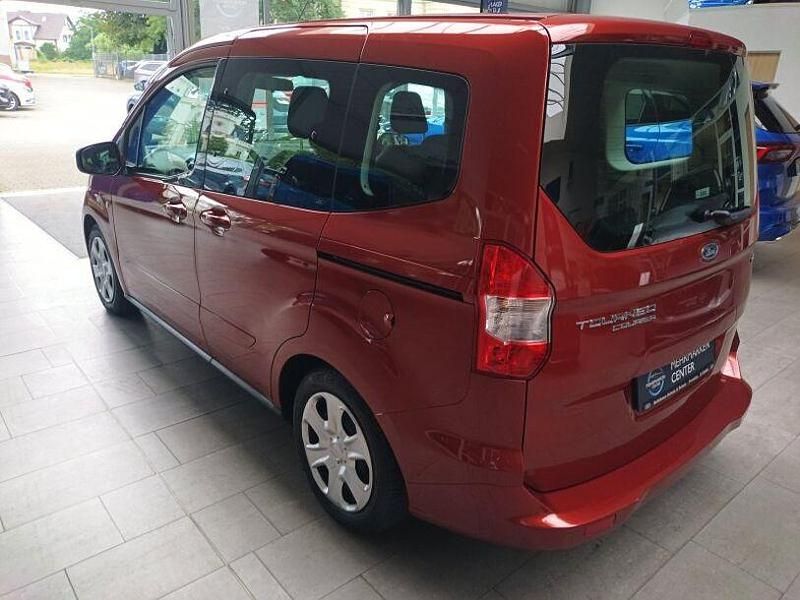 Gebraucht Ford Tourneo Courier Trend 101 PS (74 kW) 2018 Cranberryrot metallic Van / Kleinbus