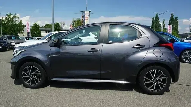 Gebraucht Toyota Yaris Team 125 PS (91 kW) 2024 Grau Kleinwagen