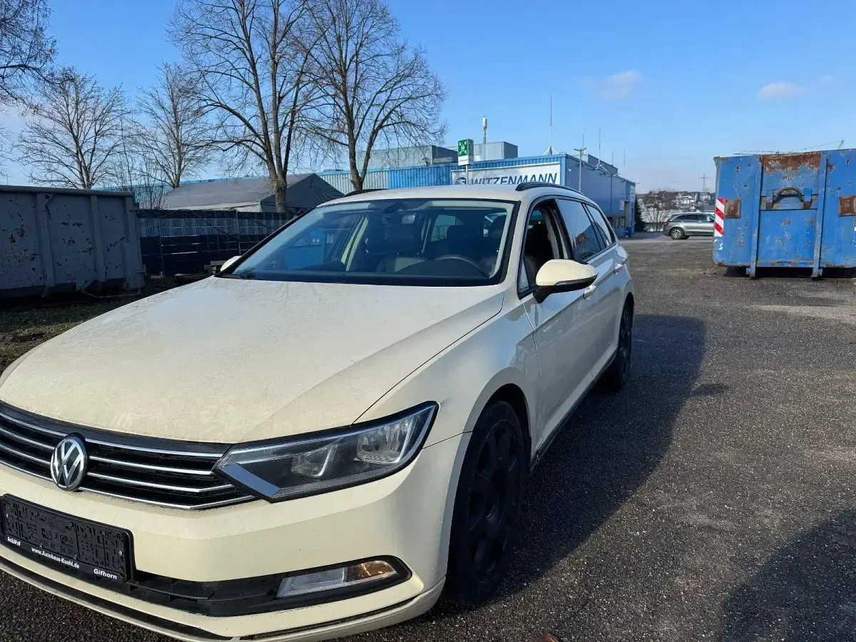 Gebraucht VW Passat Trendline 150 PS (110 kW) 2016 Beige Kombi
