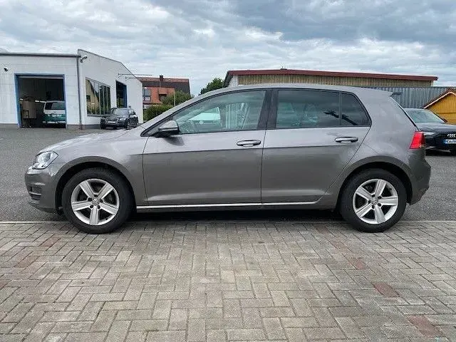 Gebraucht VW Golf VII Comfortline 105 PS (77 kW) 2014 Grau Limousine