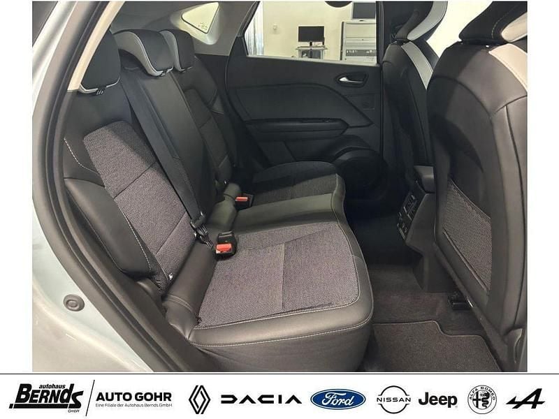 Gebraucht Renault Captur Techno 140 PS (102 kW) 2023 Stahlgrau metallic/dach in blackpearl (metallic) SUV