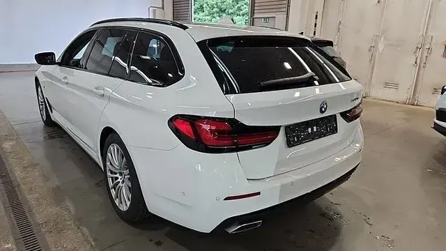 Gebraucht BMW 530 Shadowline 184 PS (135 kW) 2024 Weiß Kombi