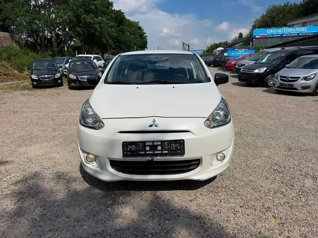 Gebraucht Mitsubishi Space Star Diamant Edition 71 PS (52 kW) 2015 Weiß Limousine