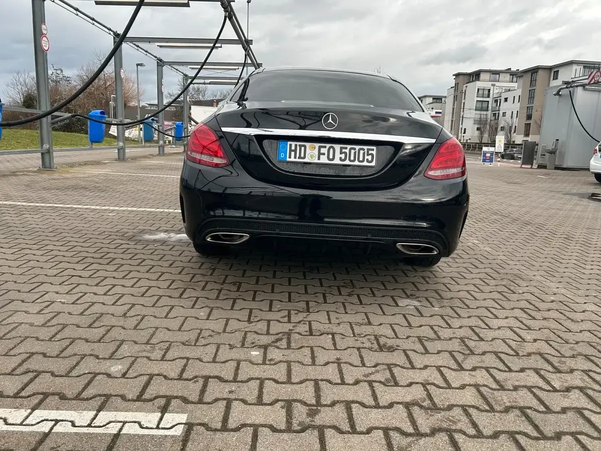 Używany Mercedes C400 333 KM (244 kW) 2017 Czarny Sedan/Limuzyna