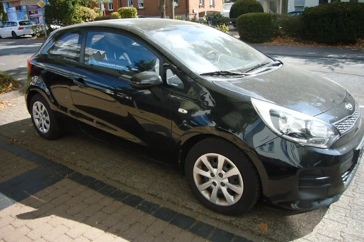 Gebraucht Kia Rio 84 PS (61 kW) 2016 Schwarz Kleinwagen