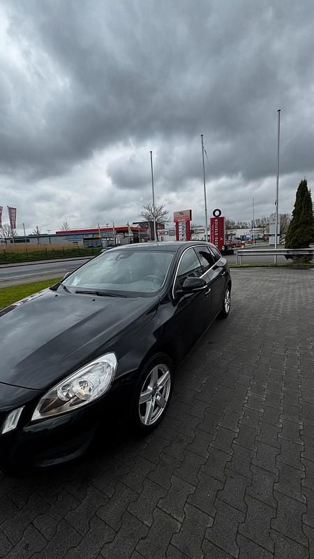 Second-hand Volvo V60 114 CP (83 kW) 2012 Negru Break