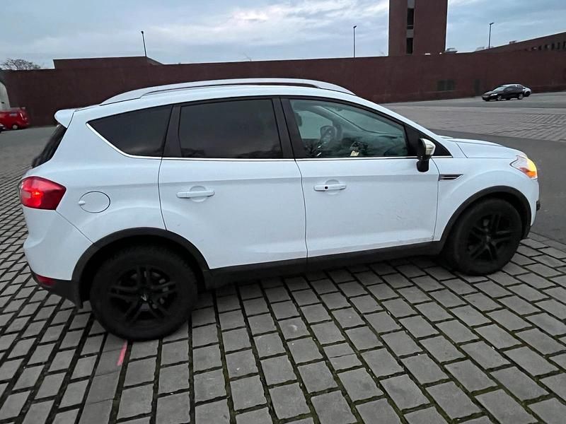 Gebraucht Ford Kuga 163 PS (119 kW) 2010 Weiß SUV