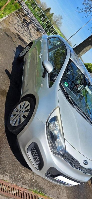Gebraucht Kia Rio 86 PS (63 kW) 2014 Silber Limousine
