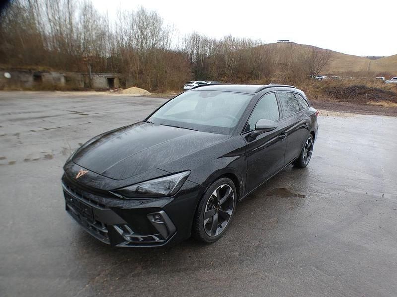 Gebraucht Cupra Leon 150 PS (110 kW) 2025 Glacial weiß metallic Kombi