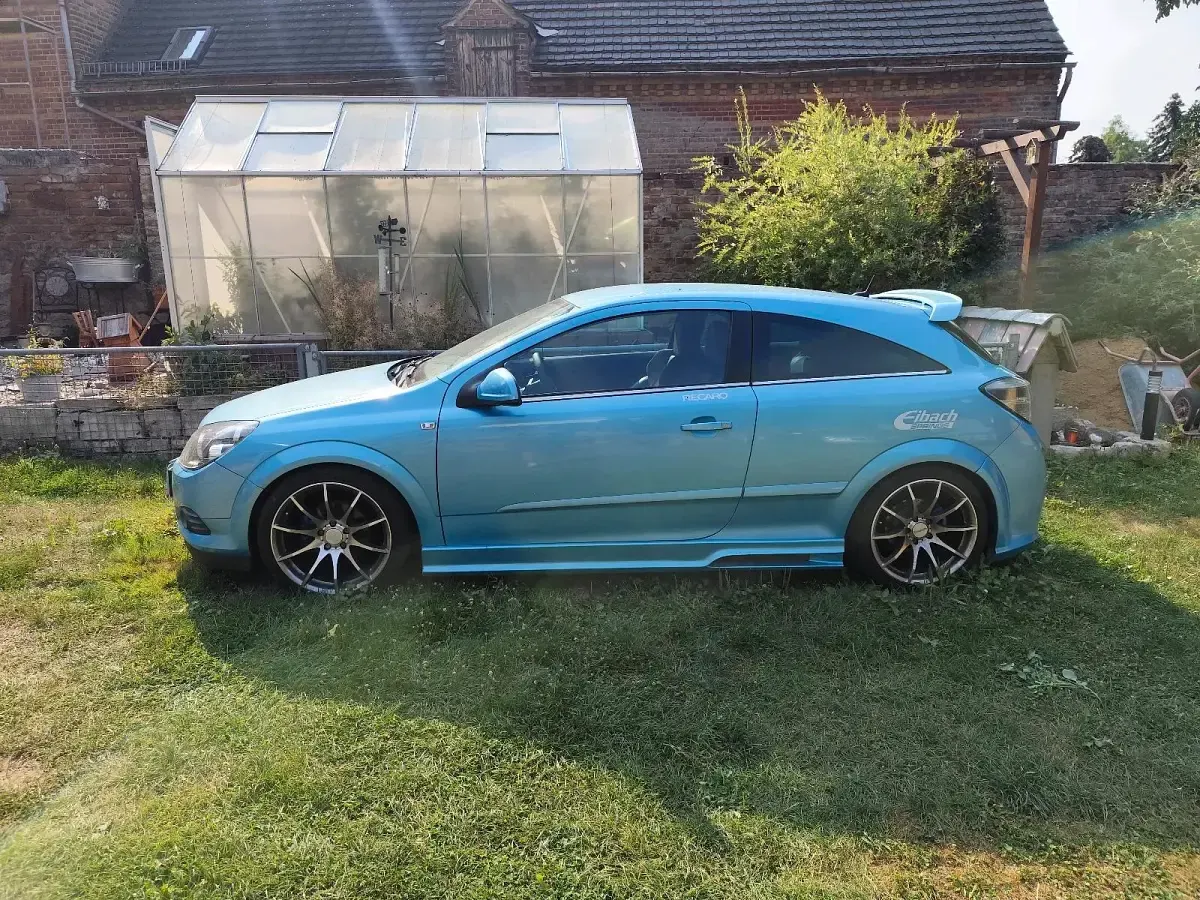 Gebraucht Opel Astra GTC 140 PS (102 kW) 2010 Blau Coupé