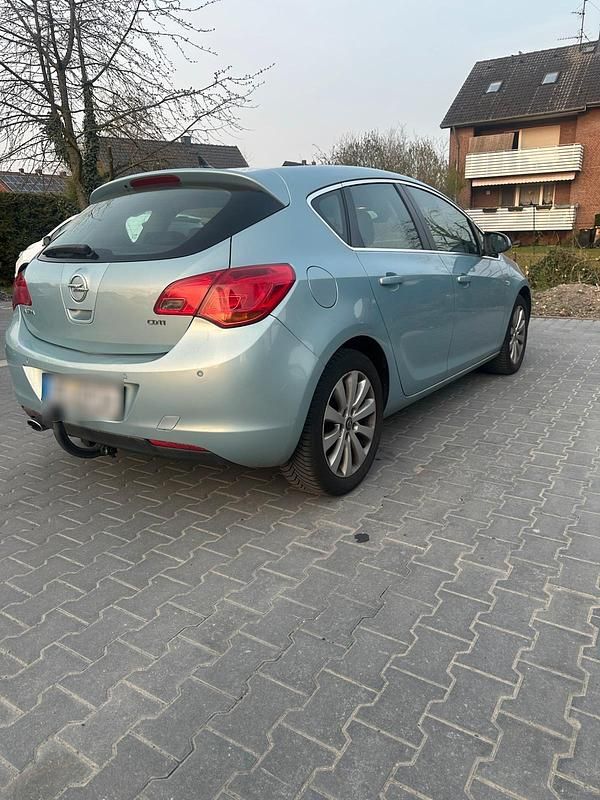Gebraucht Opel Astra 160 PS (117 kW) 2010 Blau Limousine