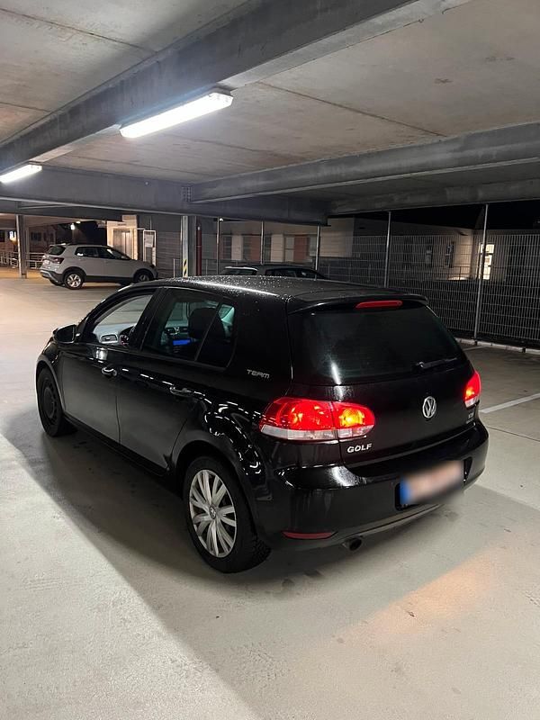 Gebraucht VW Golf VI 105 PS (77 kW) 2010 Schwarz Kleinwagen
