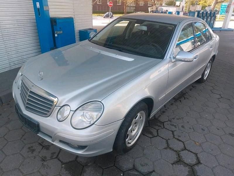 Gebraucht Mercedes E220 170 PS (125 kW) 2007 Silber Limousine