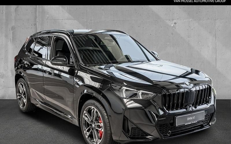 Schwarz Neu 2025 BMW X1 SUV | 57.370 € - Bild 1/4