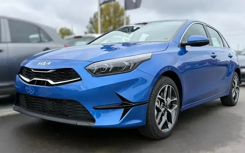 Gebraucht Kia Ceed Spirit 140 PS (102 kW) 2025 Blau Kleinwagen