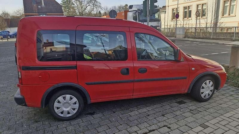 Gebraucht Opel Combo 90 PS (66 kW) 2006 Rot Van