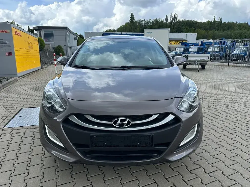 Gebraucht Hyundai i30 110 PS (80 kW) 2014 Grau Limousine