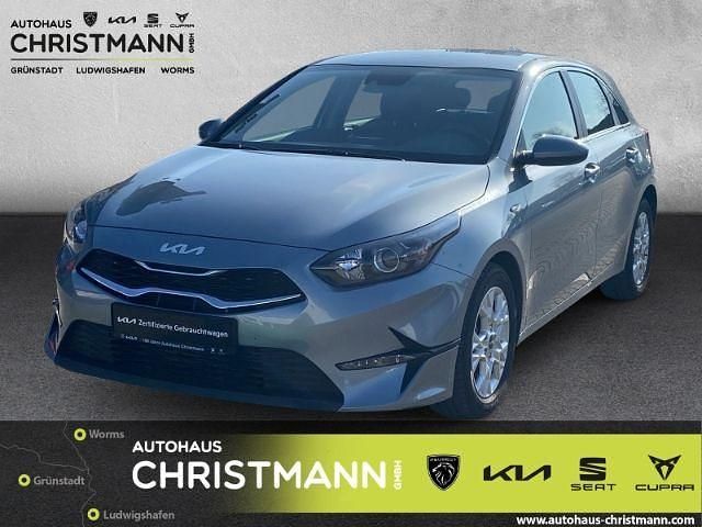 Gebraucht Kia Ceed Comfort 120 PS (88 kW) 2022 Lunarsilber Kleinwagen