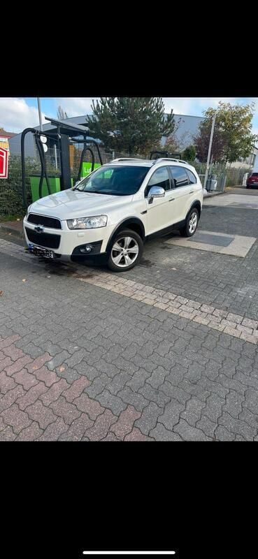 Weiß Gebraucht 2011 Chevrolet Captiva SUV | 6.700 € - Bild 1/4