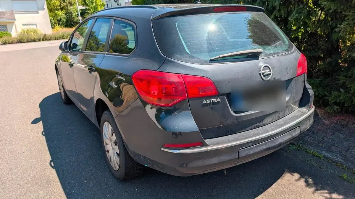 Gebraucht Opel Astra 116 PS (85 kW) 2015 Schwarz Kombi