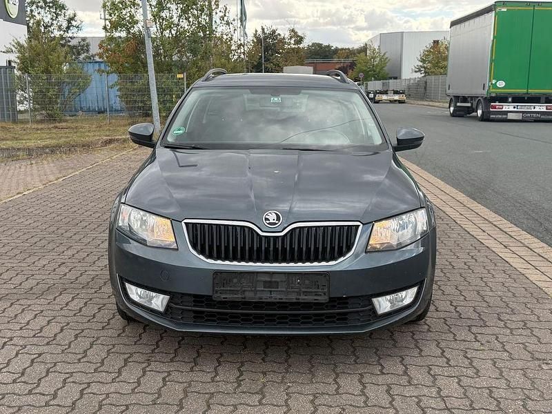 Grau Gebraucht 2017 Skoda Octavia Ambition Kombi | 6.390 € (Superpreis) - Bild 1/4