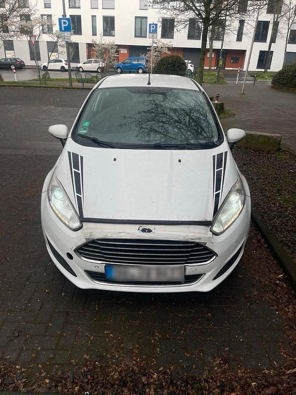 Gebraucht Ford Fiesta 74 PS (54 kW) 2016 Weiß Kleinwagen