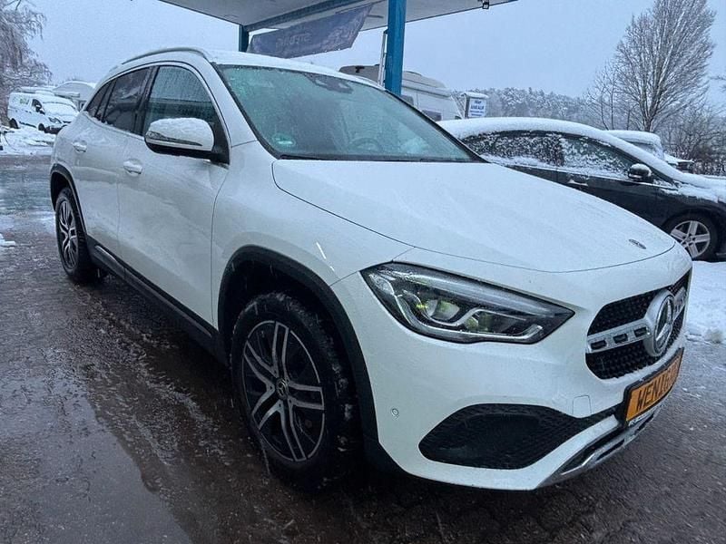 Gebraucht Mercedes GLA200 Progressive 163 PS (119 kW) 2020 Weiß SUV