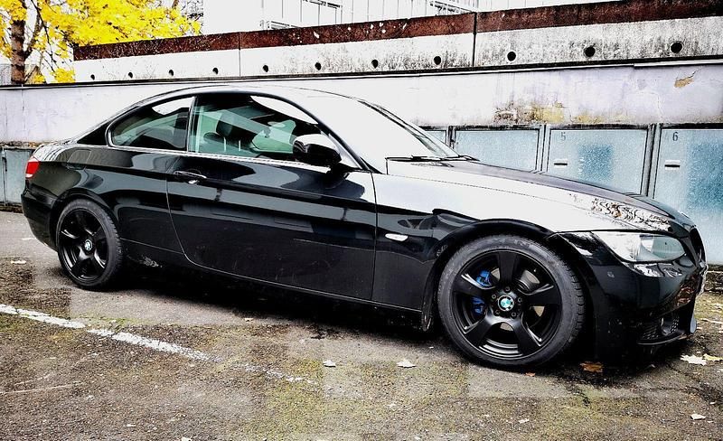 Gebraucht BMW 320 Shadowline 177 PS (130 kW) 2009 Schwarz Coupé