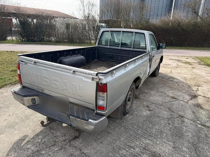 Gebraucht Nissan Navara 133 PS (97 kW) 2012 Silber Pickup