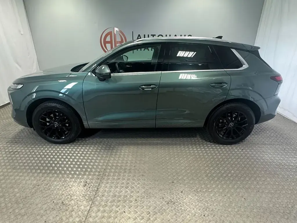 Gebraucht Audi Q3 Sport 150 PS (110 kW) 2026 Salbeigrün metallic SUV