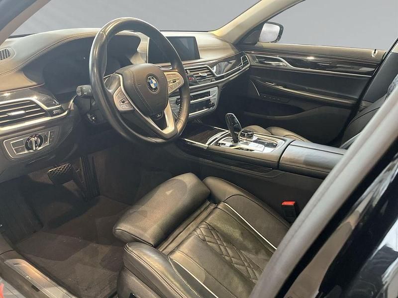Gebraucht BMW 750 400 PS (294 kW) 2019 Black sapphire metallic Limousine