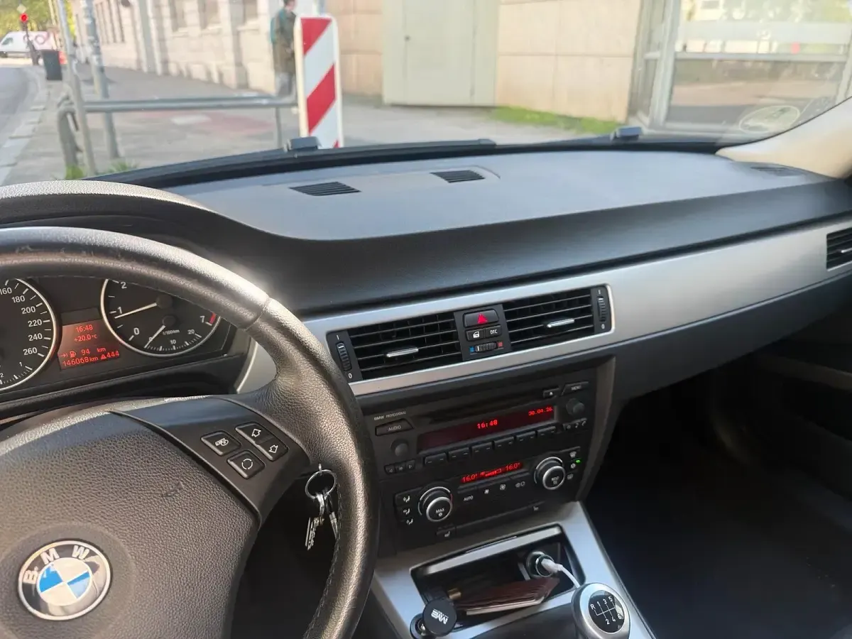 Gebraucht BMW 318 129 PS (94 kW) 2007 Schwarz Kombi