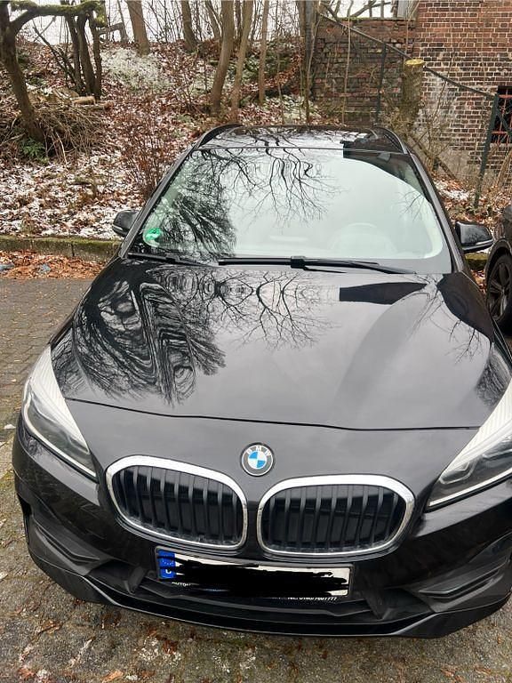 Schwarz Gebraucht 2018 BMW 220 Gran Tourer Van / Kleinbus | 16.300 € (Fairer Preis) - Bild 1/4