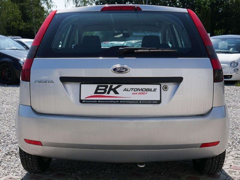 Gebraucht Ford Fiesta SE 69 PS (50 kW) 2005 Polarsilber Kleinwagen
