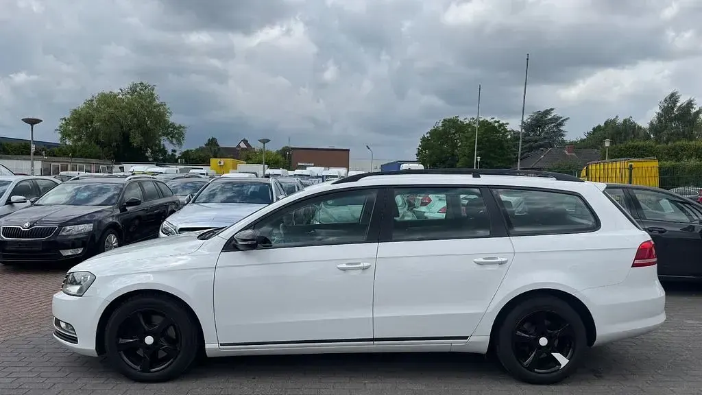 Gebraucht VW Passat Trendline 105 PS (77 kW) 2011 Candyweiß Kombi