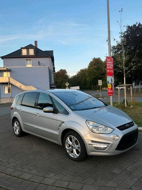 Silber Gebraucht 2011 Ford S-MAX S Van / Kleinbus | 4.750 € (Guter Preis) - Bild 1/4