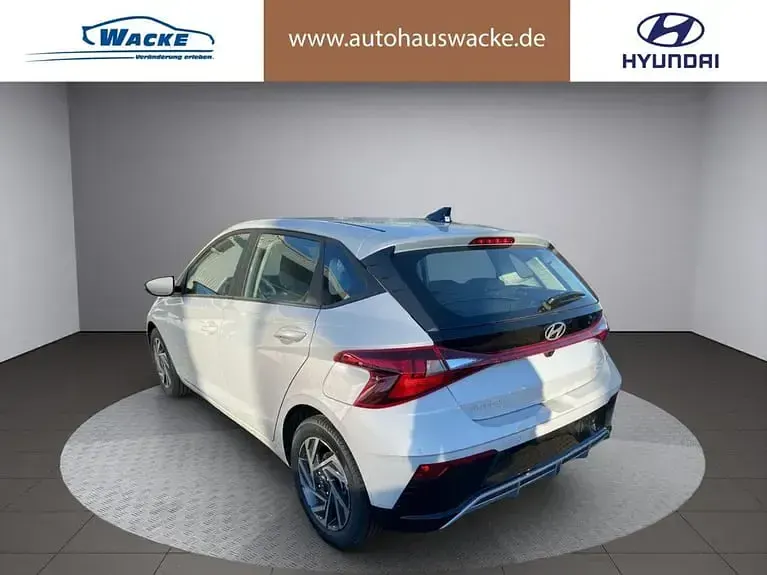 Gebraucht Hyundai i20 Trend 101 PS (74 kW) 2025 Farbe: hellgrau Limousine